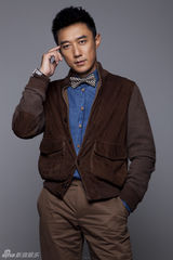 组图：王新便服演绎自然小清新