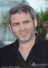 金摄影机奖评审团记者会 主席盖尔-加西亚帅气亮相