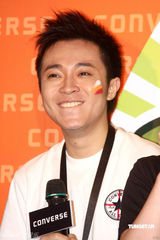 幻灯图：苏打绿为世界杯宣传 飞踢阿龚气氛热闹 