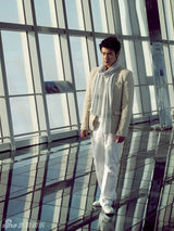 幻灯图：陆毅温暖笑容沐浴阳光 支持世博尽地主之宜 