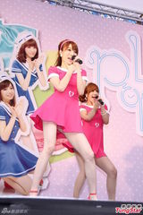 组图：台湾女子组合Popu Lady签唱大秀美腿