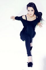 高清图：王艺禅演绎时尚大片 尽显火辣身材