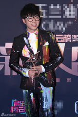 组图：新人盛典华晨宇刘忻EXO获大奖