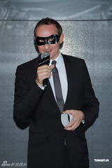 组图：王家卫广告宣传片发布 廖碧儿温碧霞助阵