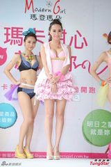 组图：人妻关颖性感挤奶 不怕老公吃醋