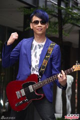 组图：陶喆蓝发义挺金曲奖 澄清炮轰评审口水战