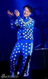 幻灯图：陈奕迅北京开唱 搞笑模仿刘德华