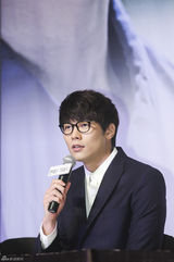 独家高清：《期待恋爱》发布 宝儿红裙清纯可爱