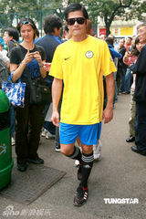 幻灯图：郭富城黄日华陈百祥等举行球赛纪念尹志强