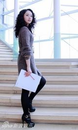 幻灯图：董璇新剧中成时尚导师 演绎都市白领造型