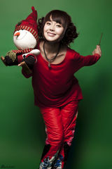 组图：家常萝莉张佳宁 新妆变身圣诞精灵