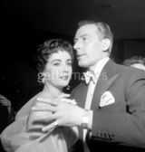 组图：伊丽莎白-泰勒与历任丈夫甜蜜瞬间