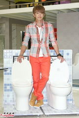 组图：怀秋胡宇崴新剧打造豪华办公室 否认耍大牌