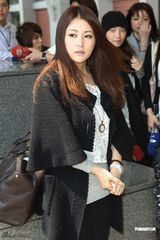 组图：佐藤麻衣现身清丽依旧 谈地震如世界末日