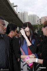 组图：陈嘉桓赴警署报案 正咨询内地法律意见