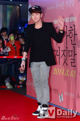 组图：张根硕李玹雨等为《优雅的谎言》站台