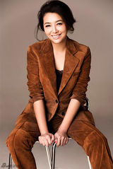 组图：江珊率性写真展现飒爽英姿下的温柔