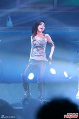 组图：邓紫棋曝林宥嘉支持个唱 害羞不谈