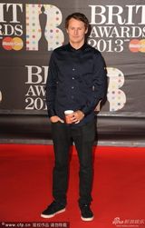 组图：2013全英音乐奖男星帅气亮相红毯