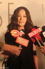 组图：姚笛出席时尚活动 造型高贵气场十足