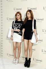 独家高清：张根硕撑品牌活动 少女时代允儿清纯