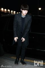 组图：《星星》庆功 金秀贤全智贤潜伏入场