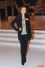 组图：陈智燊亮相拜神仪式 不介意女友性感出镜