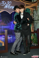 组图：唐禹哲对同性友人上下其手 对方直呼享受