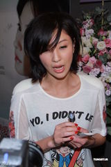 组图：刘心悠首次出演舞台剧 郑嘉颖等到场支持