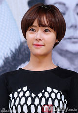 组图：姜至奂黄静茵新剧发布 崔如真透视装抢镜