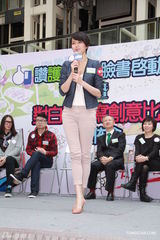 组图：梁咏琪做公益否认怀孕 直言同情舒淇