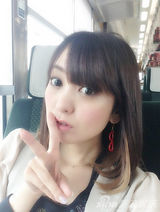 组图：日本不伦女主播解放火辣胴体湿身戏水