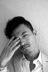 组图：耿乐时尚大片神色淡然显随缘