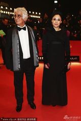 组图：女星玛瑞-莫德哈丹保守黑裙亮相红毯