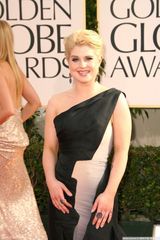 高清图：凯莉-奥斯本礼服亮相香肩柔媚