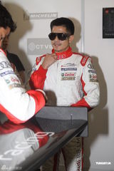 组图：郭富城上海参加车赛 小插曲无碍取得胜利