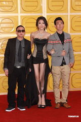 组图：陈敏之身穿暗色短礼服红毯秀美腿