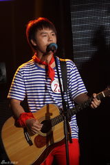 幻灯图：《快男》突围第3场摇滚小子叫板黑面判官