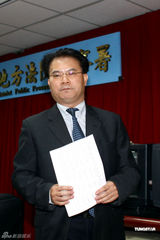 组图：淫少李宗瑞投案自首 否认迷奸称你情我愿