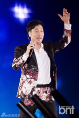 组图：韩歌手李文世首尔个唱 5万张门票售罄