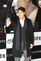 高清图：李政宰新片试映 宋智孝河智苑红毯斗艳