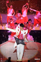 组图：王力宏飞轮海热舞全场 林依晨王珞丹比拼可爱