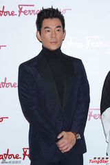 组图：张静初任贤齐等优雅亮相品牌活动