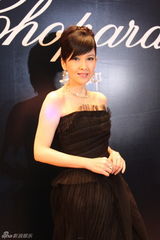 组图：周慧敏妩媚出席活动 肌肤白皙气质优雅高贵