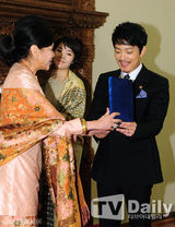 组图：韩星李凡秀携妻出任印度尼西亚宣传大使