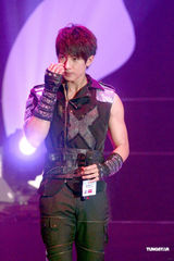 高清组图：黄晓明香港性感开秀 无惧广东话不标准被