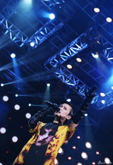 组图：李宇春青岛个唱劲歌热舞表情卖萌