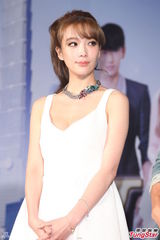 组图：《女王的诞生》孙耀威抱起杨谨华体力佳