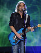 幻灯图：《美国偶像》第九季男生10进8 热度弥漫