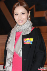 组图：陈智燊亮相拜神仪式 不介意女友性感出镜